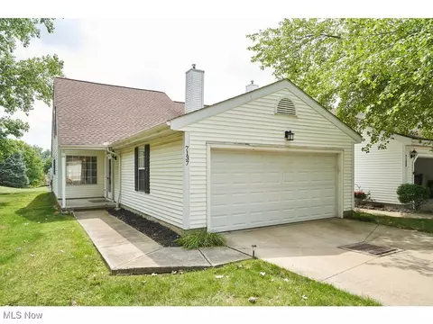 7137 W Cross Creek Trl, Brecksville, OH 44141