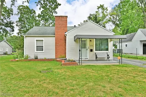 1916 Lexington Ave NW, Warren, OH 44485