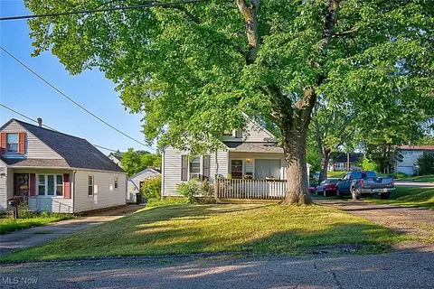 1602 27th St NE, Canton, OH 44714