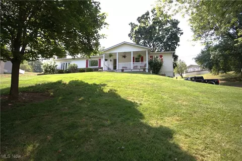 4 Manor Dr, Cambridge, OH 43725