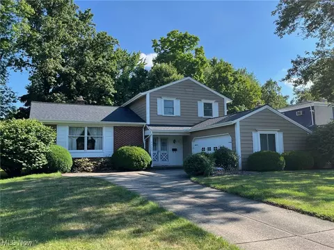 26127 Byron Dr, North Olmsted, OH 44070