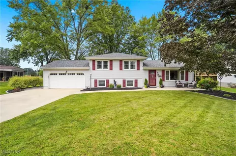 1853 Beaver Trl, Weathersfield, OH 44440