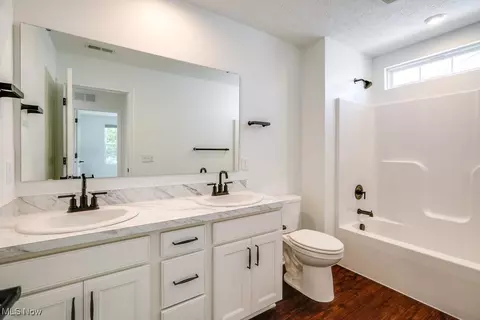 Bath - 838 River Run Rd, Aurora, OH 44202 photo 4 of 4
