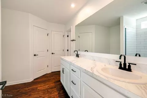 Bath - 838 River Run Rd, Aurora, OH 44202 photo 2 of 4