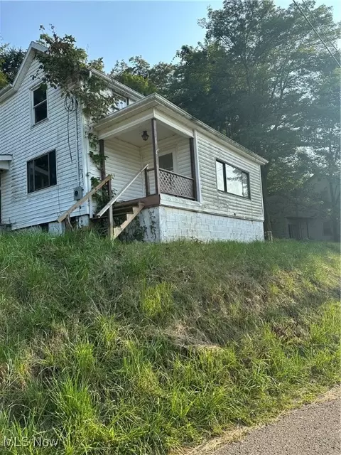 196 Montana Ave, Chester, WV 26034