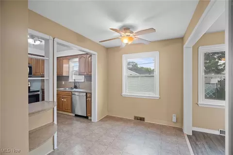 5618 Ackley Rd, Cleveland, OH 44129 photo 8