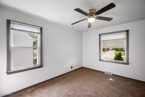 5618 Ackley Rd, Cleveland, OH 44129 photo 16