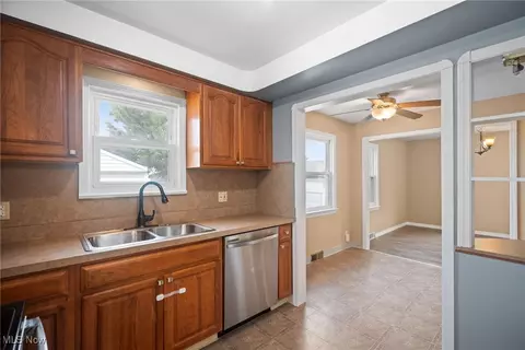 5618 Ackley Rd, Cleveland, OH 44129 photo 13