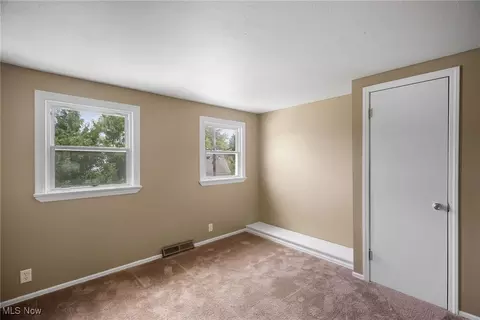 5618 Ackley Rd, Cleveland, OH 44129 photo 25