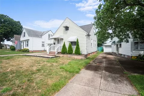 5618 Ackley Rd, Cleveland, OH 44129 photo 3