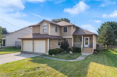2099 Normandy Dr, Wooster, OH 44691