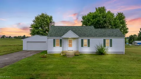 16844 W Pine Lake Rd, Beloit, OH 44609