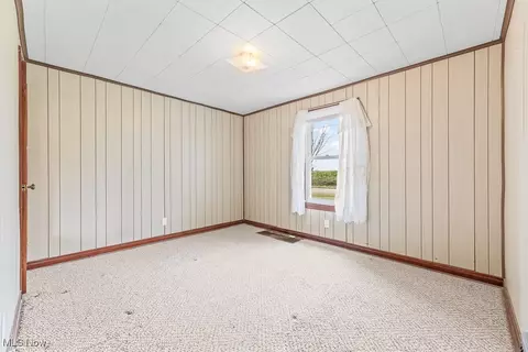 Bedroom - 16844 W Pine Lake Rd, Beloit, OH 44609 photo 3 of 10