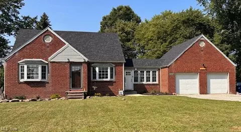 10307 Tallmadge Rd, Diamond, OH 44412