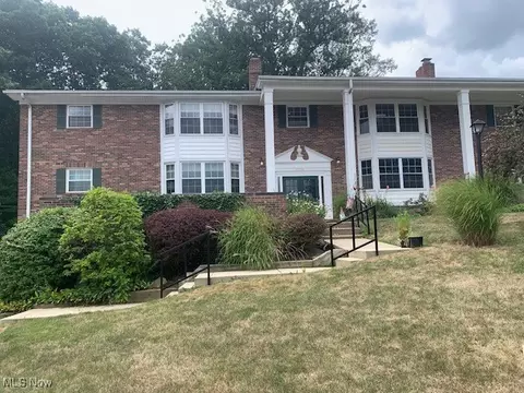 6990 Carriage Hill Dr #201, Brecksville, OH 44141