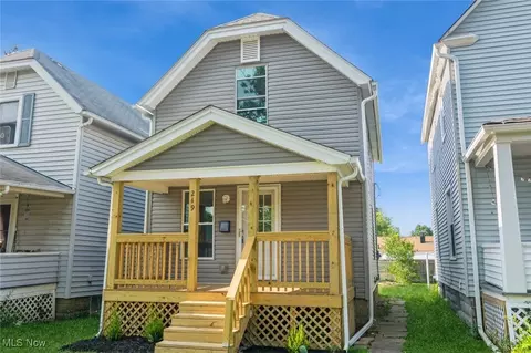 219 Foster Ave, Elyria, OH 44035