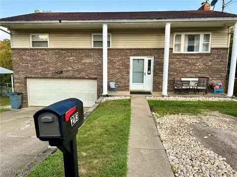 213 Frostview Dr, Wintersville, OH 43953