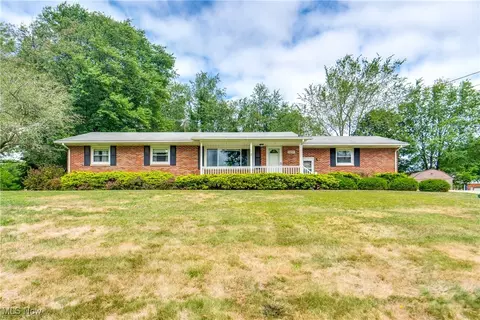 3965 N Vista St NW, Uniontown, OH 44685