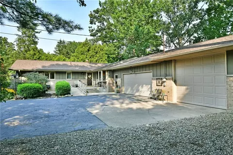 3872 Northwood Dr SE, Warren, OH 44484