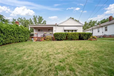 9621 David Rd, Garfield Heights, OH 44125