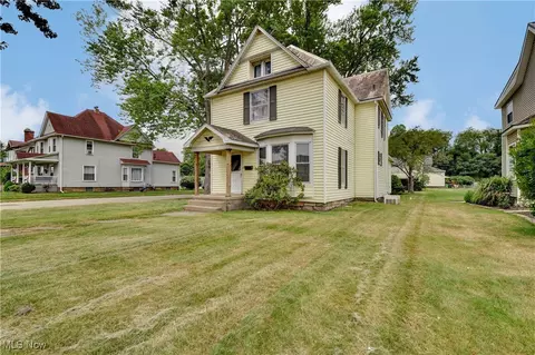 302 N Wooster Ave, Strasburg, OH 44680