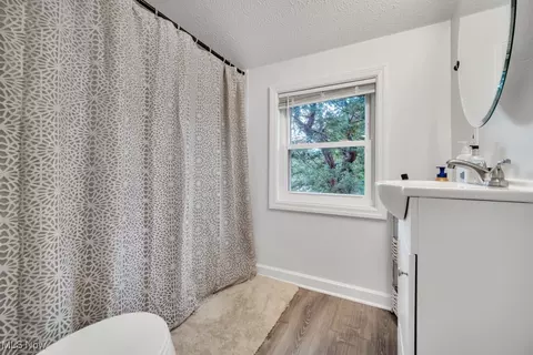 150 E 204th St, Euclid, OH 44123 photo 6
