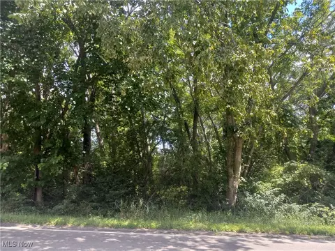38 Th NW, Canton, OH 44718