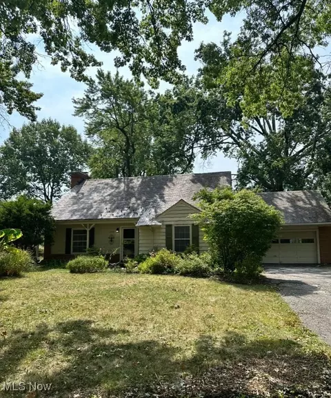 15758 Henley Rd, Cleveland, OH 44112