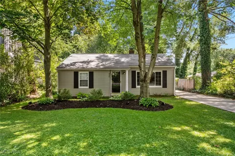 435 Logan Dr, Akron, OH 44320
