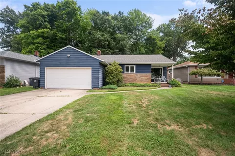 1143 Hansford Rd, Lyndhurst, OH 44124