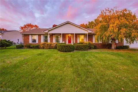 693 Prior Park Dr, Cuyahoga Falls, OH 44223