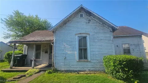 617 S 9th St, Cambridge, OH 43725