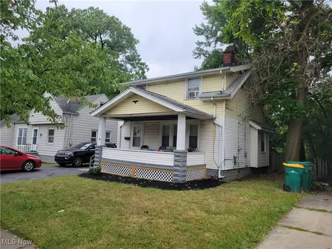 16309 Raymond St, Maple Heights, OH 44137