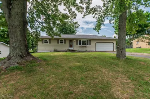 6795 Pinetree Ave NE, Canton, OH 44721