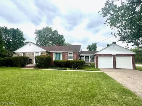 1349 Meister Rd, Lorain, OH 44053