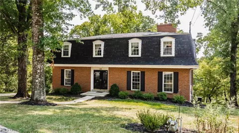 62 Canterbury Dr, Parkersburg, WV 26104