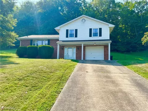 923 Maple Ln, Sistersville, WV 26175
