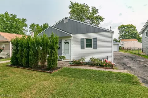 5031 Belle Meadow Rd, Mentor, OH 44060