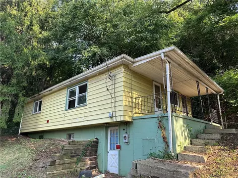 7 Washington St, Newell, WV 26050