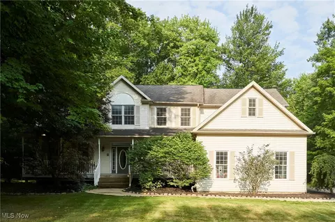 16730 Victoria Dr, Chagrin Falls, OH 44023