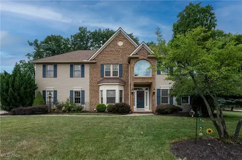 8678 Scenicview Dr, Broadview Heights, OH 44147