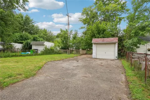 300 E 248th St, Euclid, OH 44123 photo 13
