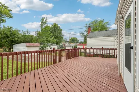 300 E 248th St, Euclid, OH 44123 photo 7