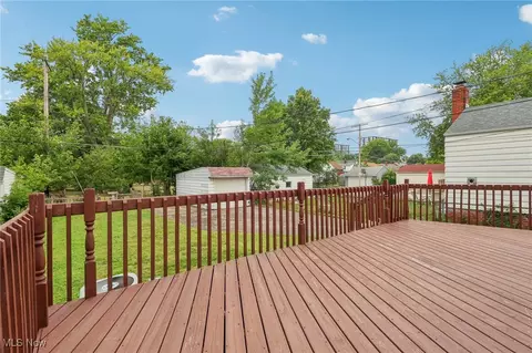 300 E 248th St, Euclid, OH 44123 photo 8