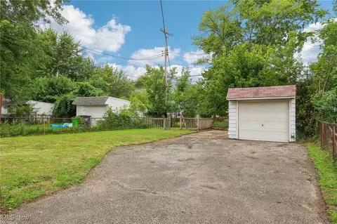 300 E 248th St, Euclid, OH 44123 photo 14