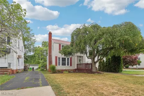 300 E 248th St, Euclid, OH 44123 photo 2