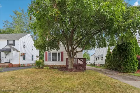 300 E 248th St, Euclid, OH 44123 photo 4
