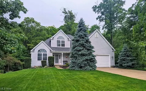 3646 Puritan Dr, Brunswick, OH 44212
