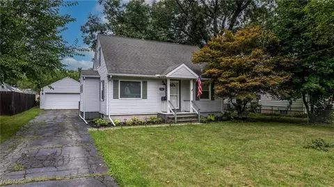 2097 Montclair St NE, Warren, OH 44483