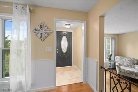 36600 Aurora Rd, Solon, OH 44139 photo 4